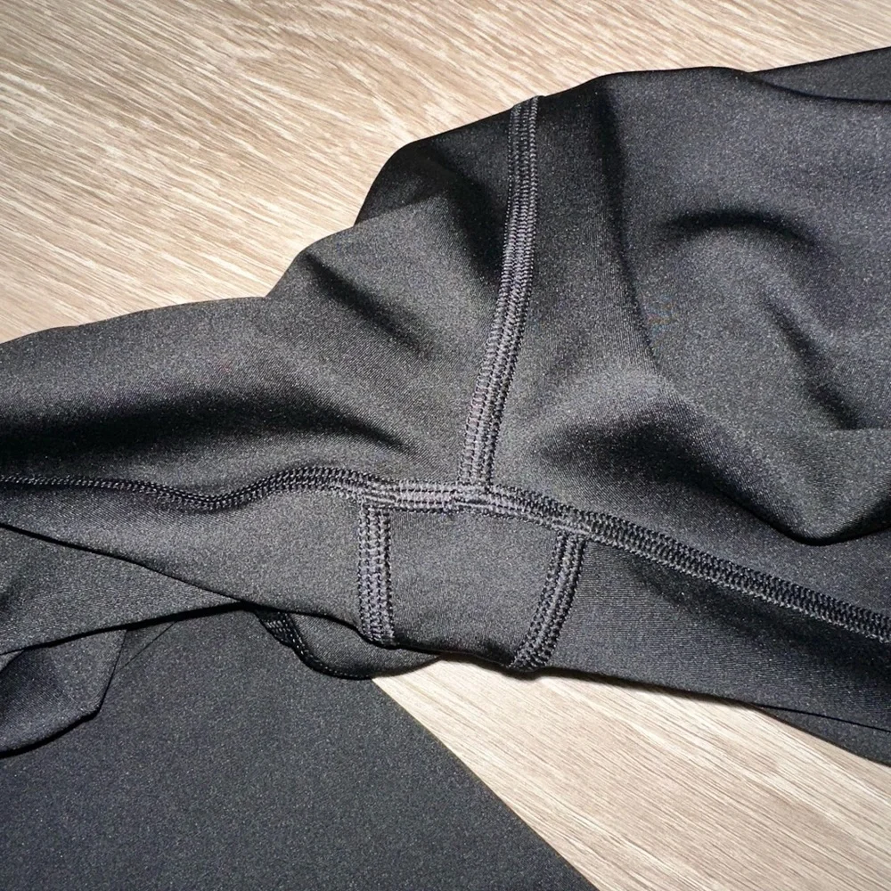 ALO 7/8 airlift Black Leggings - Picture 5 of 7